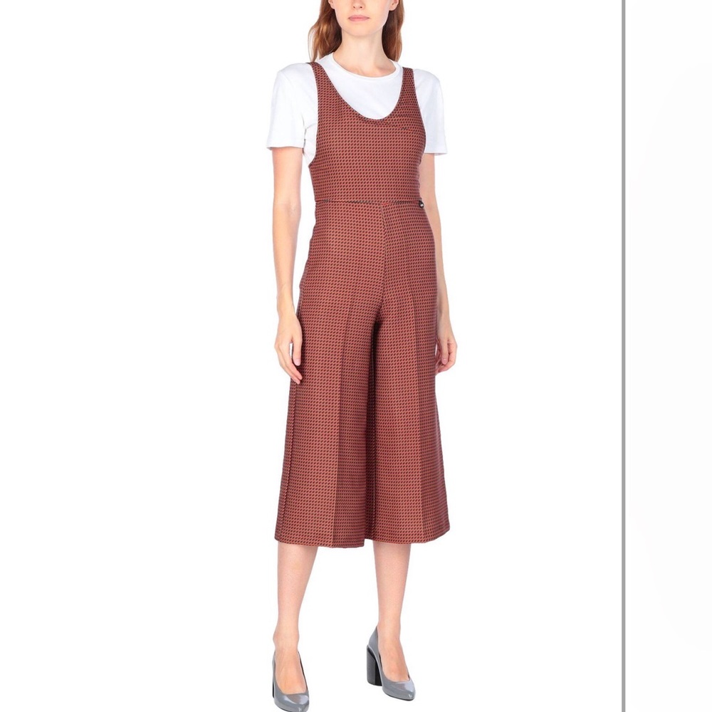 Elegant Women's Jumpsuit in Geometric pattern